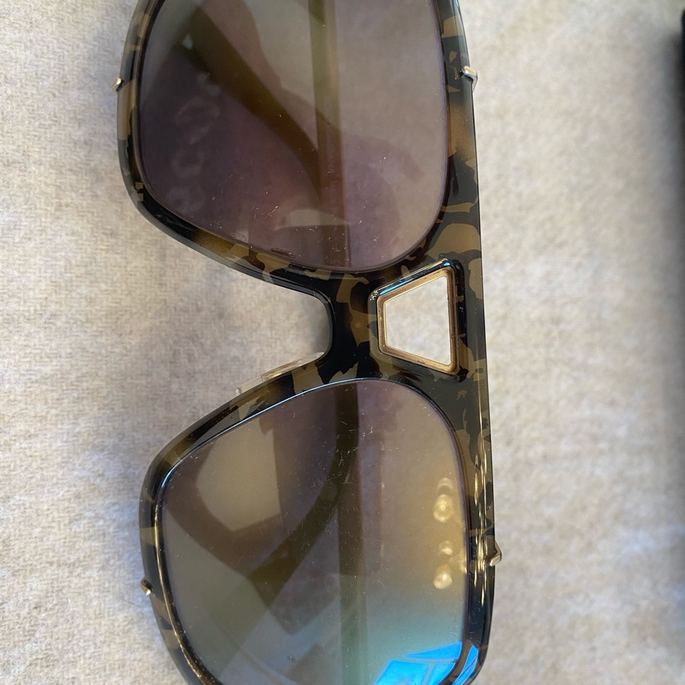 Excellent condition Dolce & Gabbana Matte Brown Camo Sunglasses - Picture 5 of 6